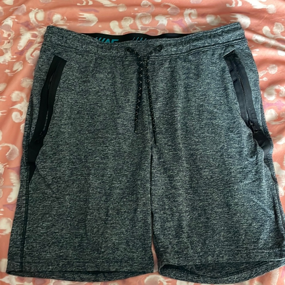 American eagle Men’s athletic gray shorts size L